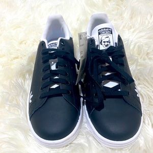 Black & White Stan Smith Adidas
